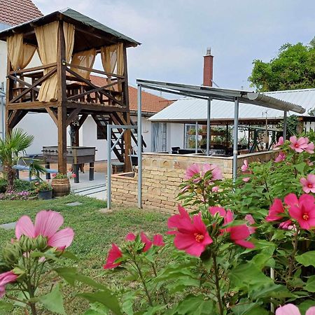 Unicum Vendégház Abádszalók Exterior foto
