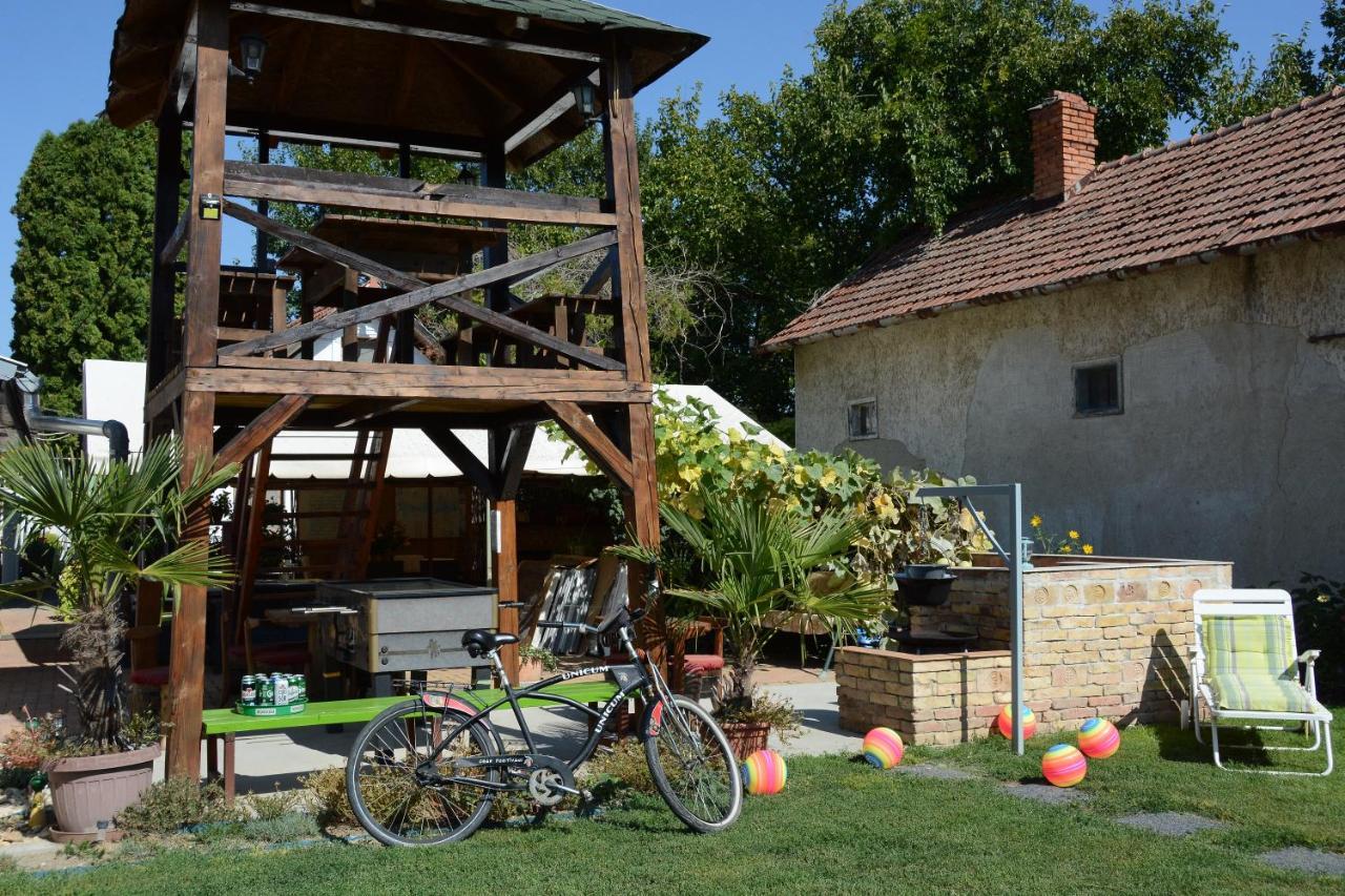 Unicum Vendégház Abádszalók Exterior foto