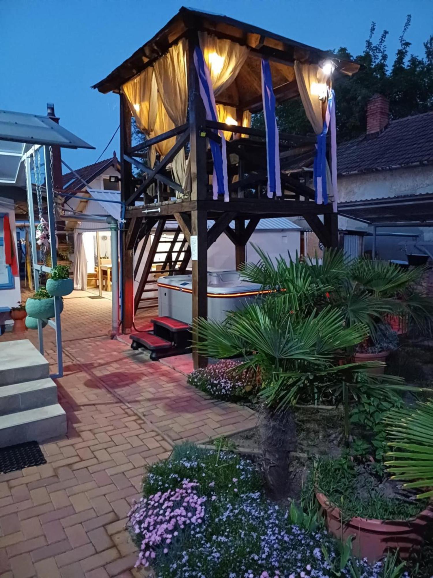 Unicum Vendégház Abádszalók Exterior foto