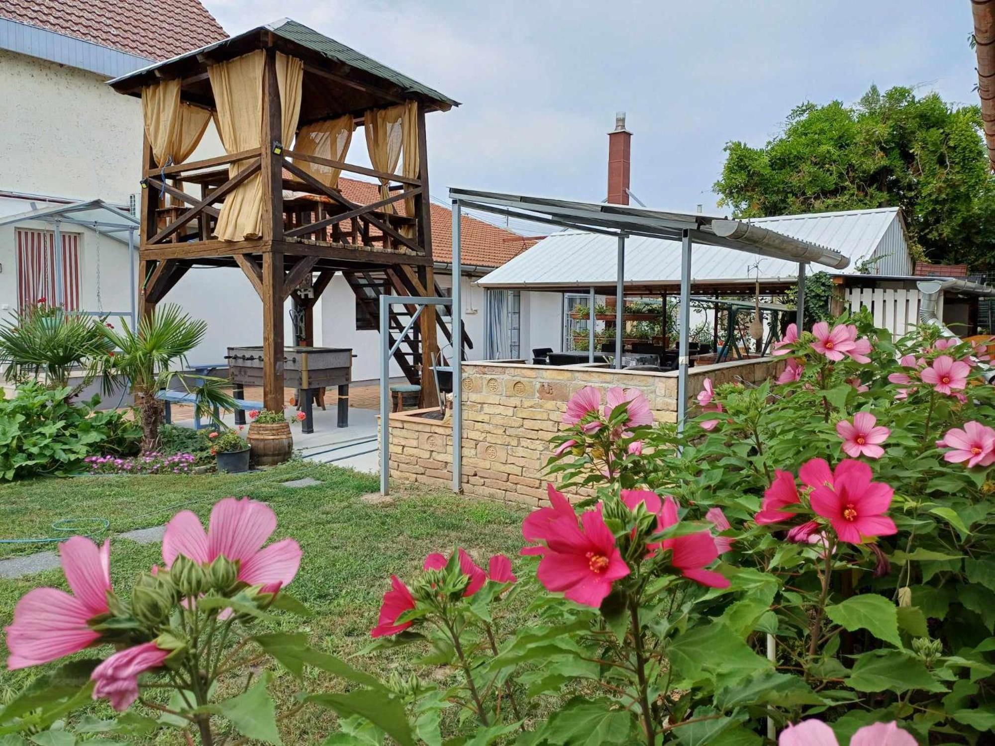 Unicum Vendégház Abádszalók Exterior foto